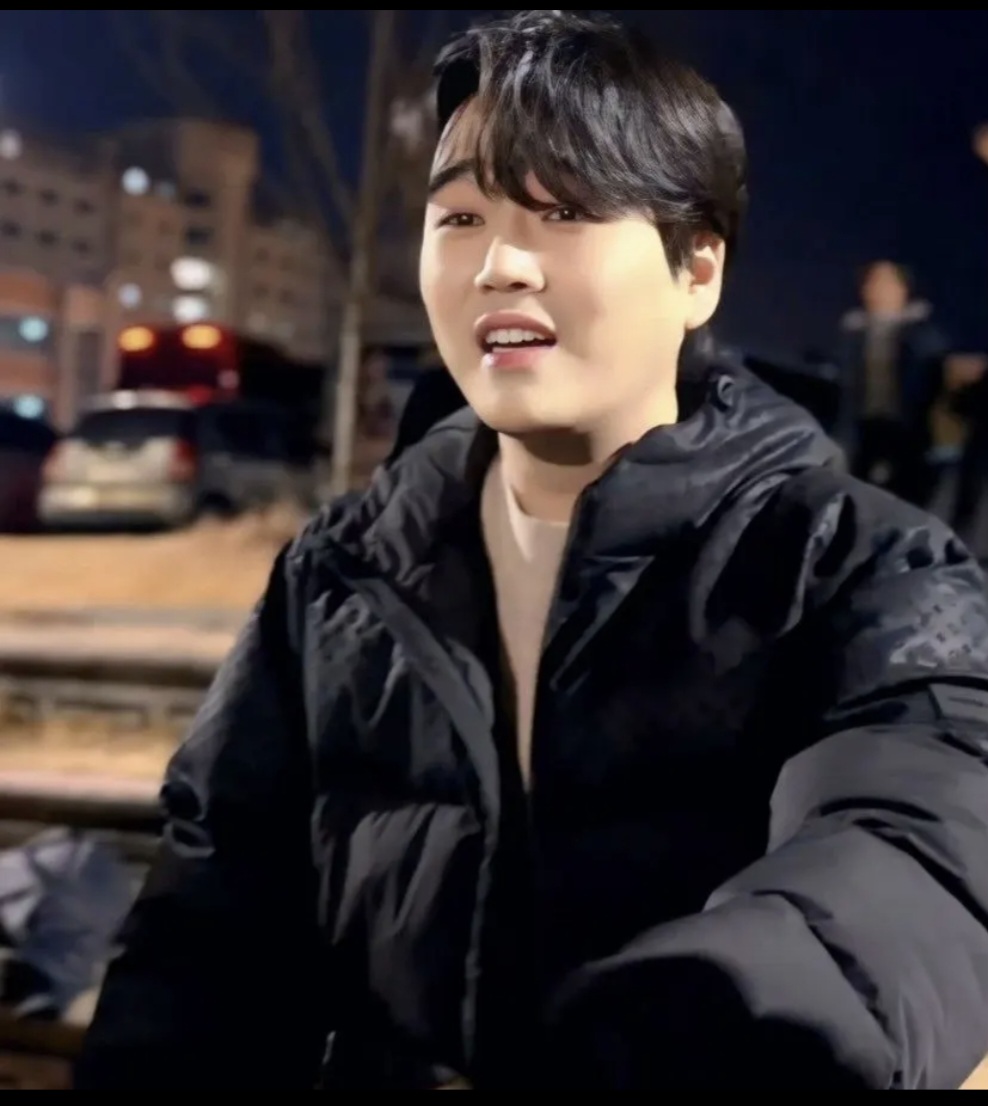 Behind-the-scenes cut of Hwang Youngwoong