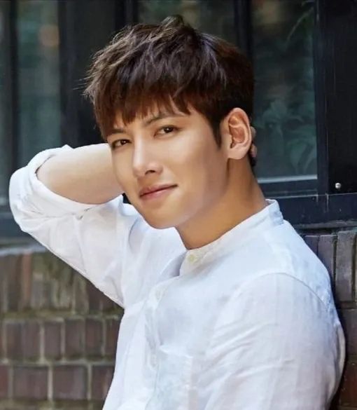 Behind-the-scenes cut of Ji Changwook