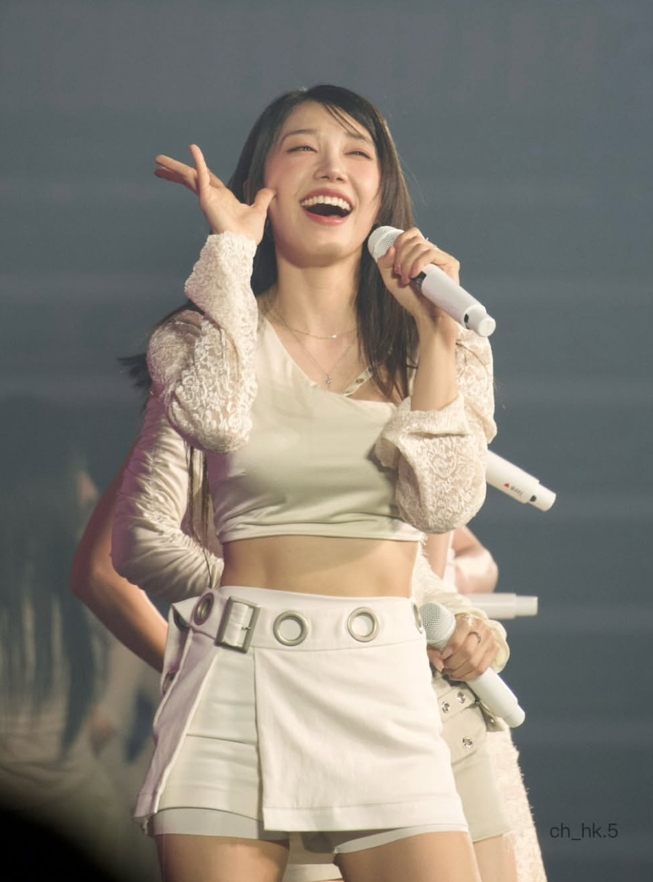 Behind-the-scenes cut of Jung Eunji