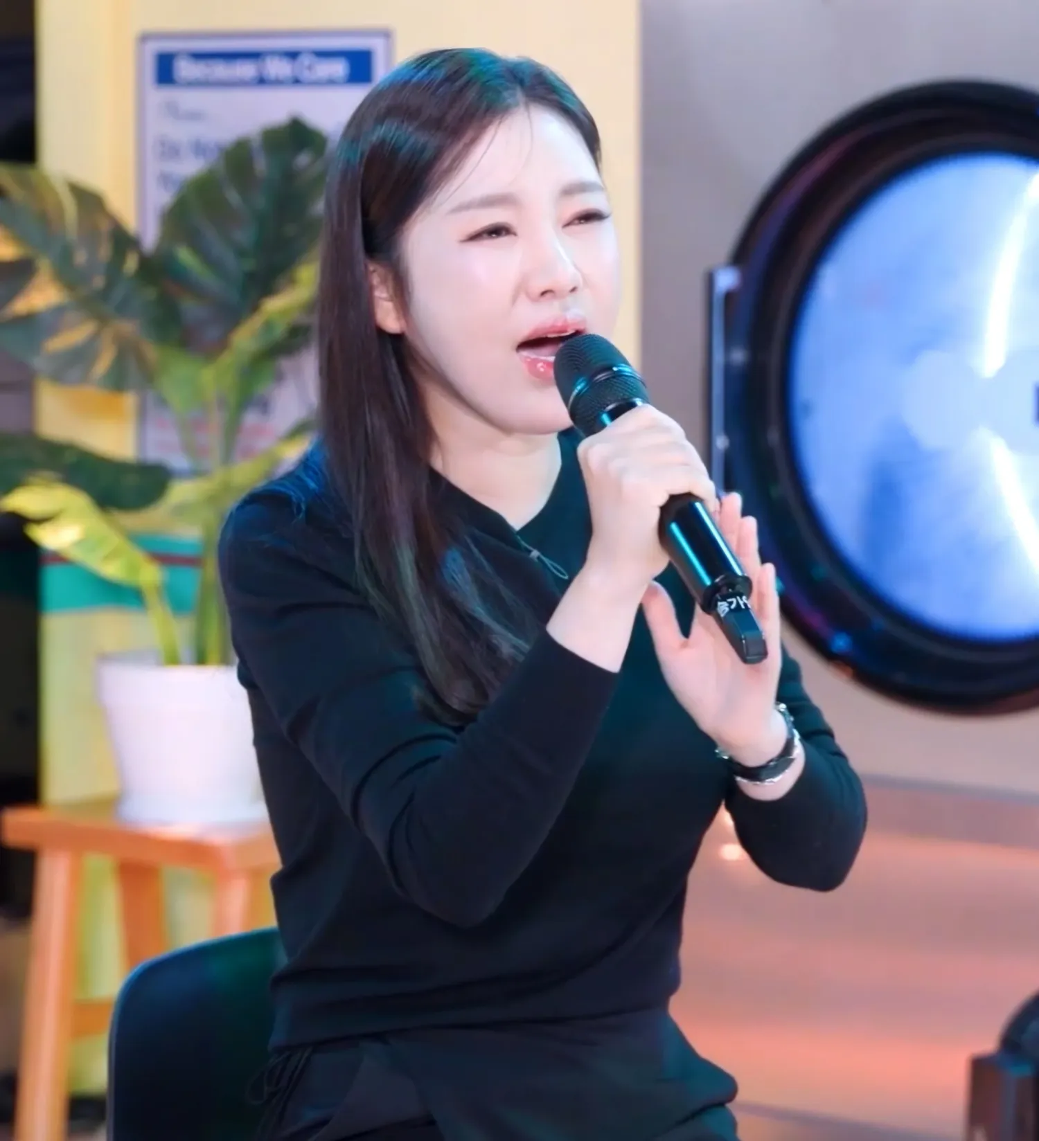 Cuplikan di balik layar dari Song Gain