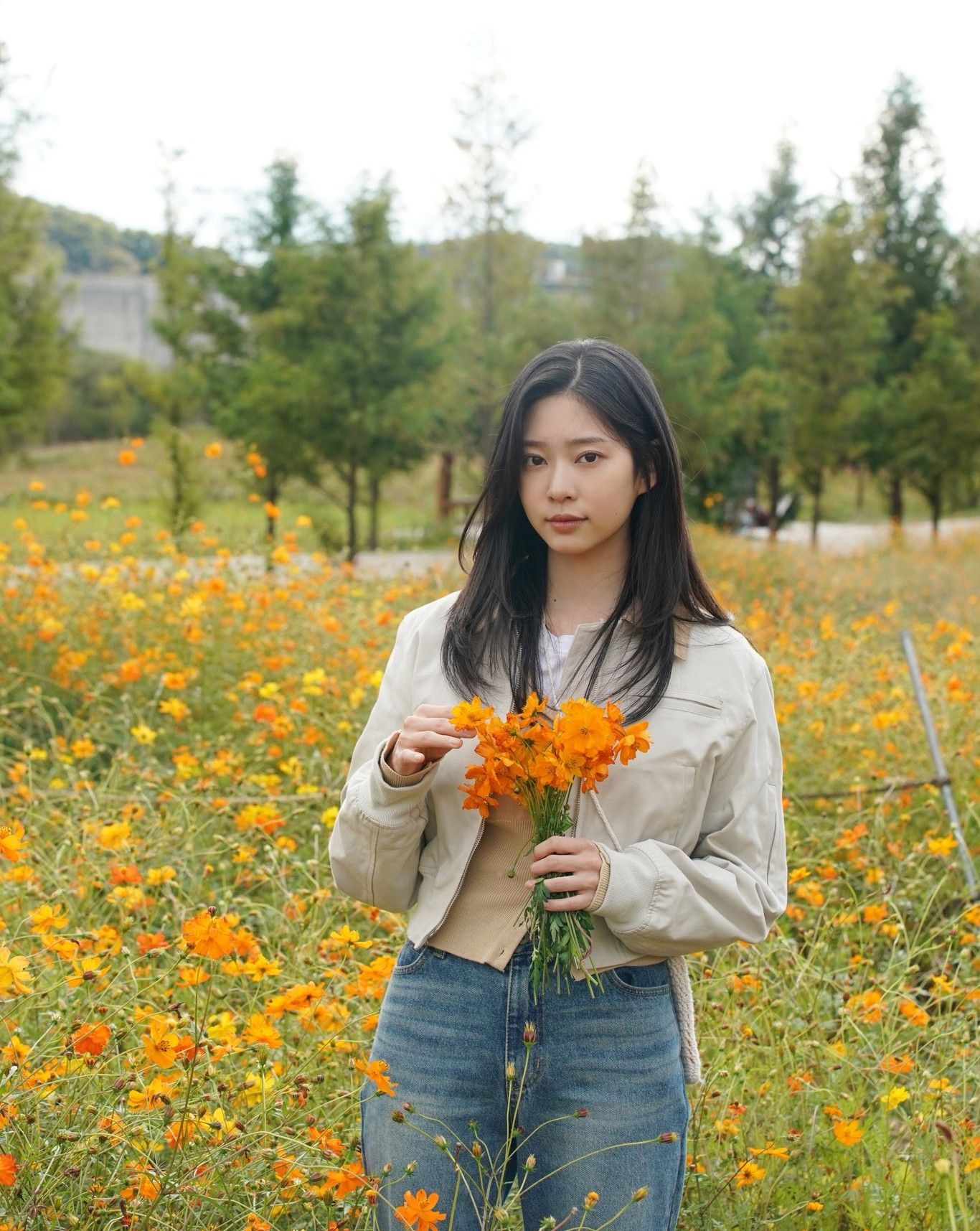 Behind-the-scenes cut of Kim Minju