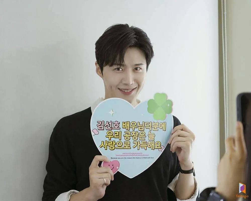 Behind-the-scenes cut of Kim Seonho