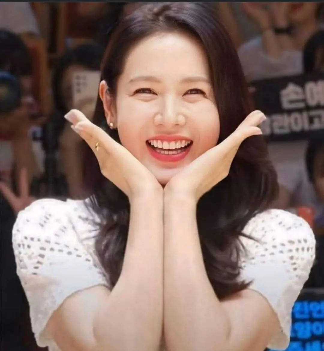 Behind-the-scenes cut of Son Yejin