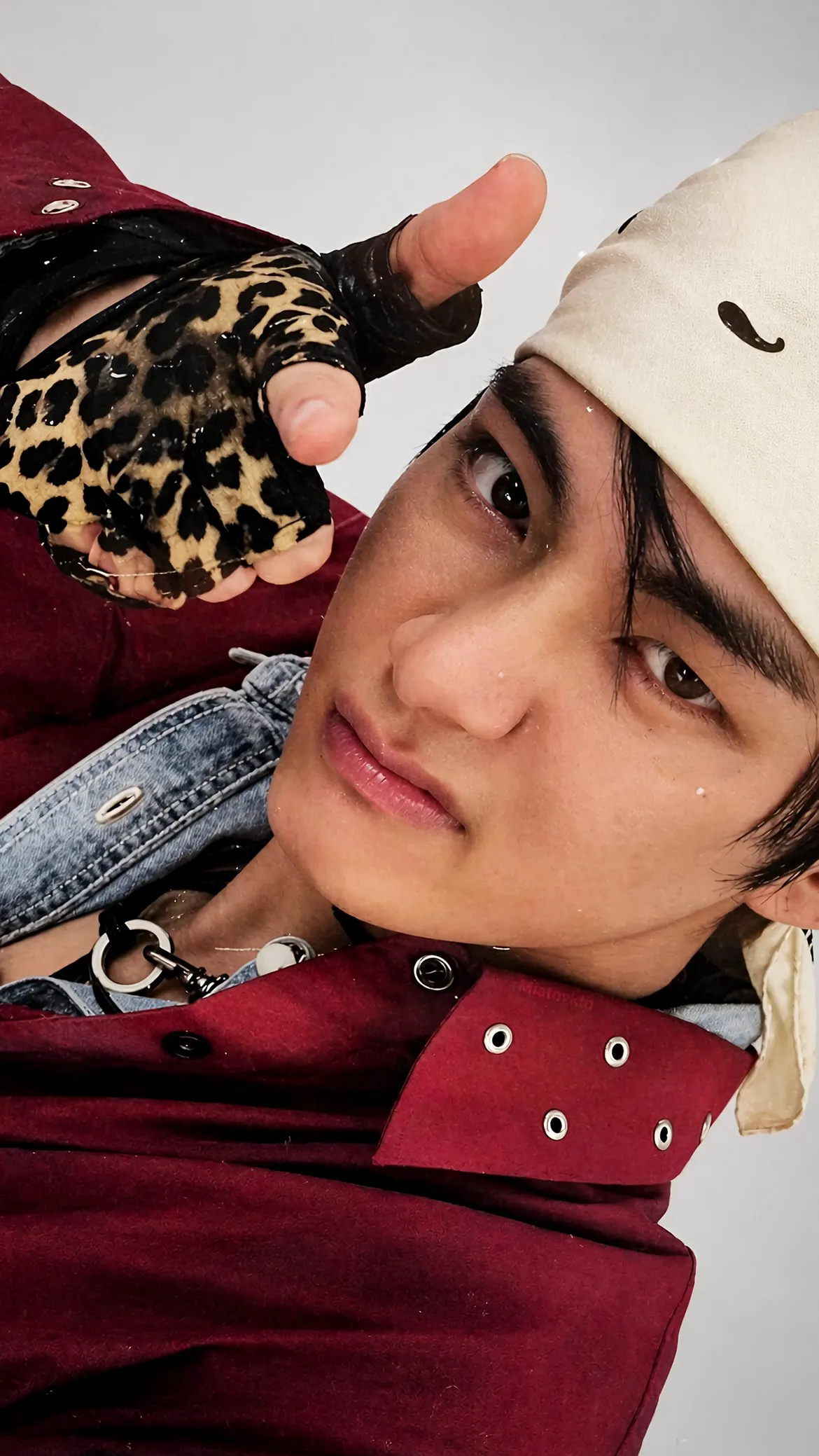 김태형 (뷔) 커뮤니티에서 인기있는 오늘의 배경화면