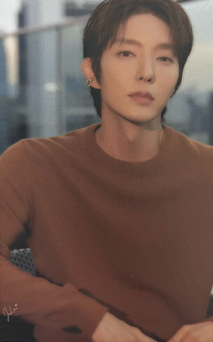 Behind-the-scenes cut of Lee Joongi