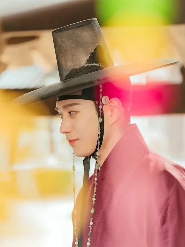 Behind-the-scenes cut of Kim Youngdae