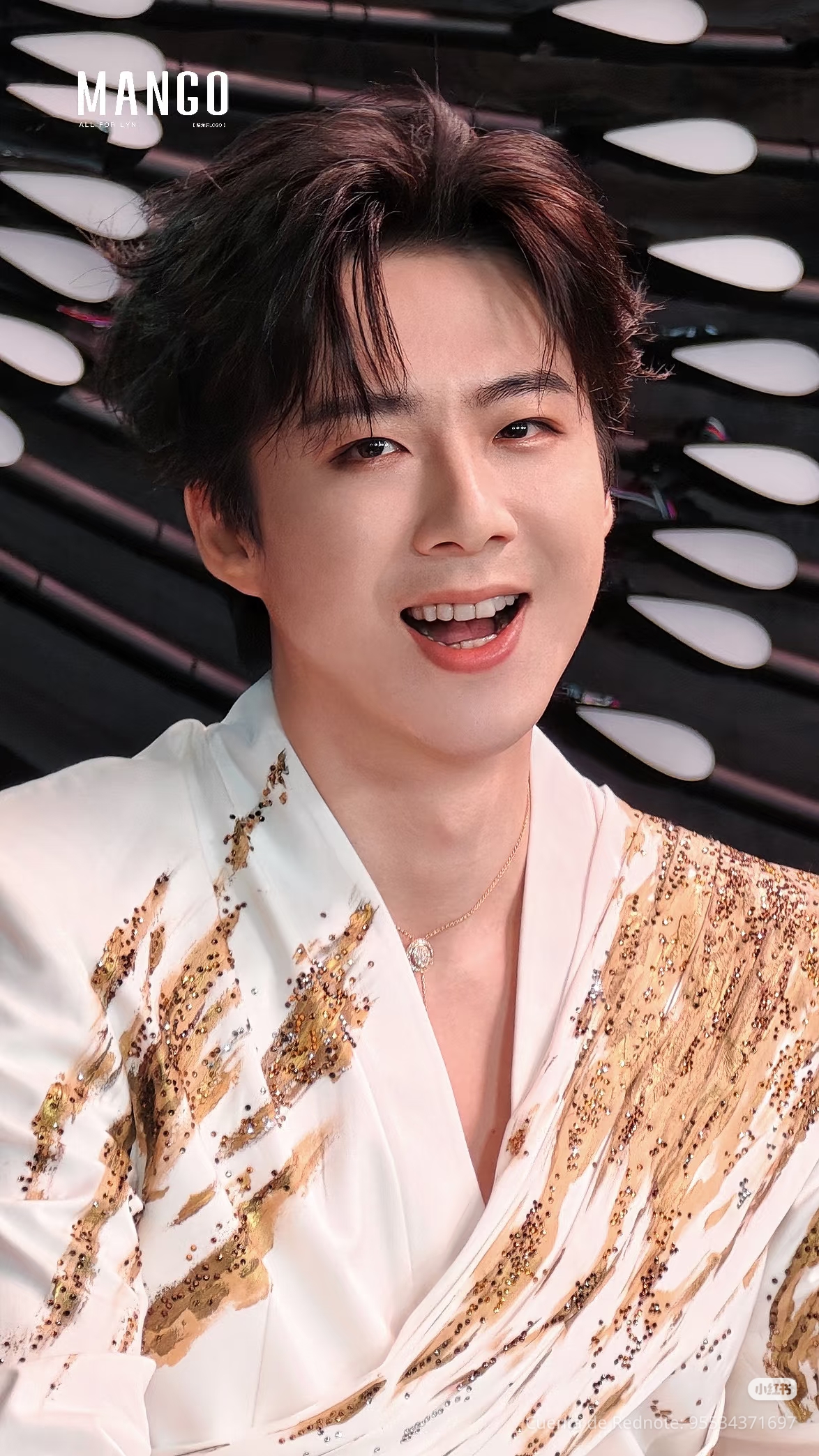 Emotional wallpaper shared by fans for Suho