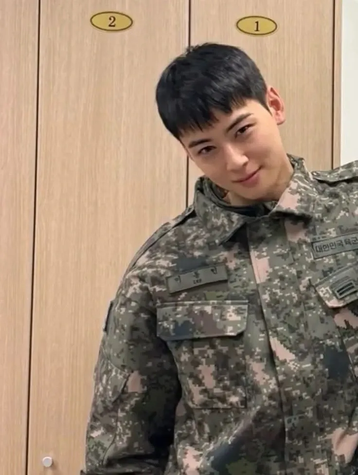 Latest photo of Cha Eunwoo