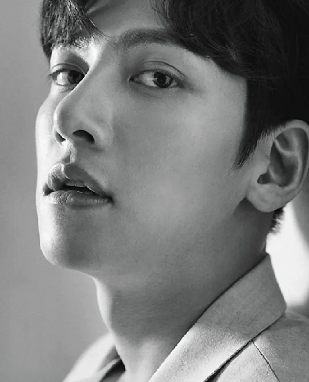 Behind-the-scenes cut of Ji Changwook