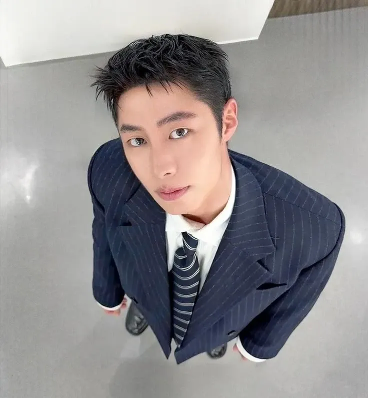 Recent activity shot of Lee Jaewook