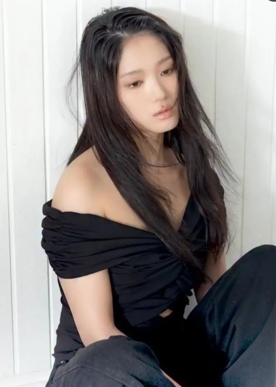 Latest photo of Kim Hyeyoon