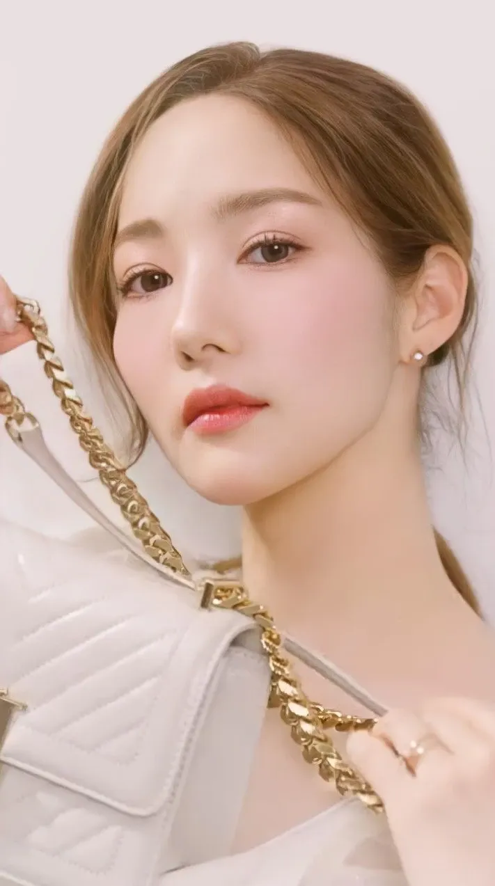 Momen yang diabadikan oleh penggemar Park Minyoung