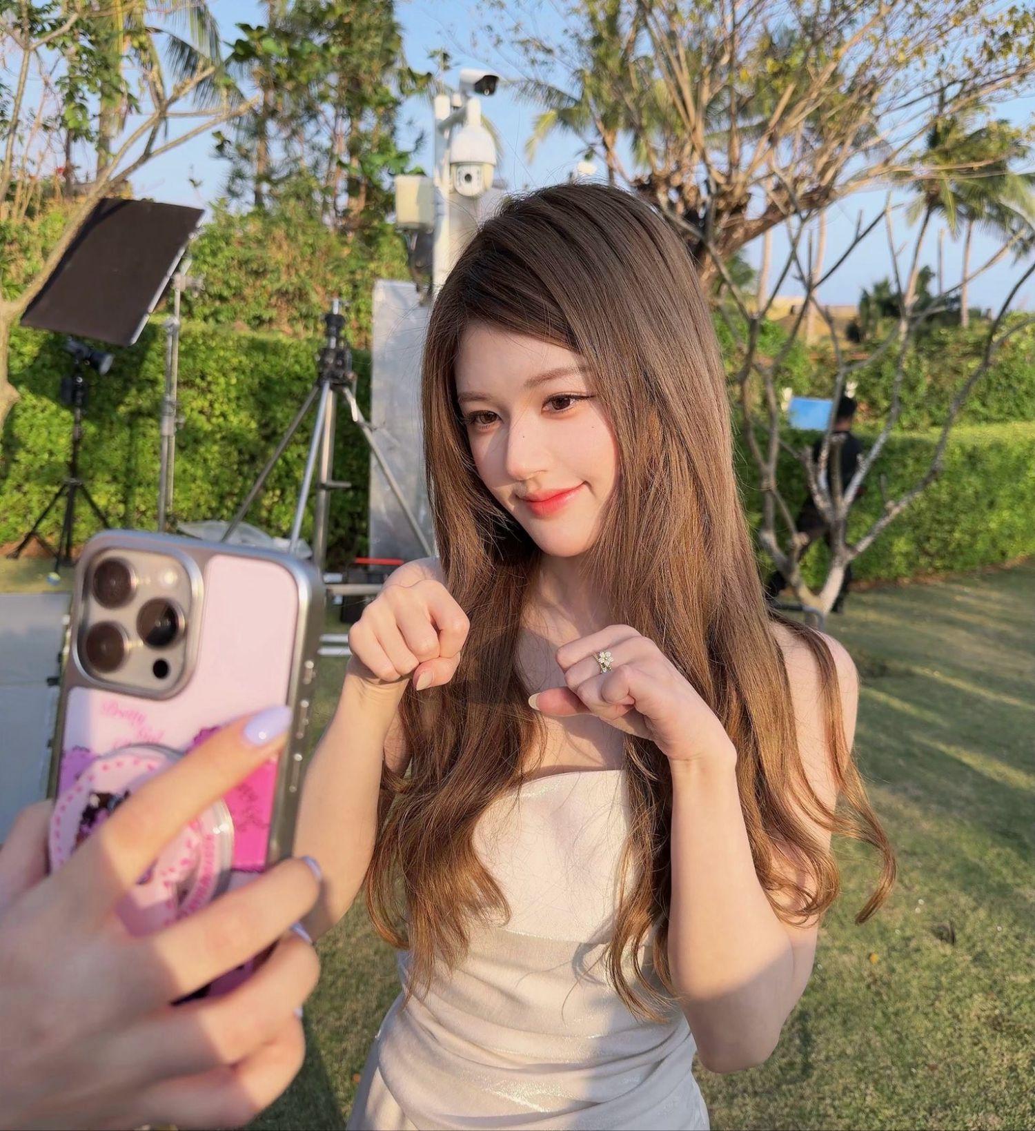 Behind-the-scenes cut of Zhao Lusi