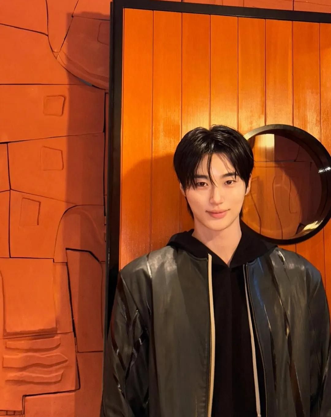 Behind-the-scenes cut of Byeon Wooseok