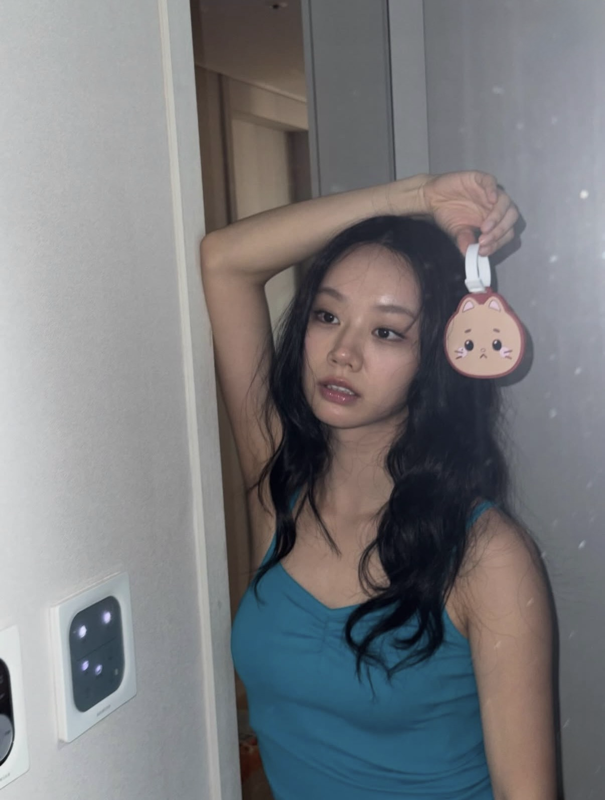 Behind-the-scenes cut of Hyeri
