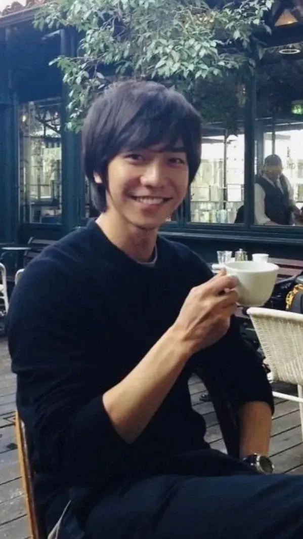 Foto terbaru dari Lee Seunggi