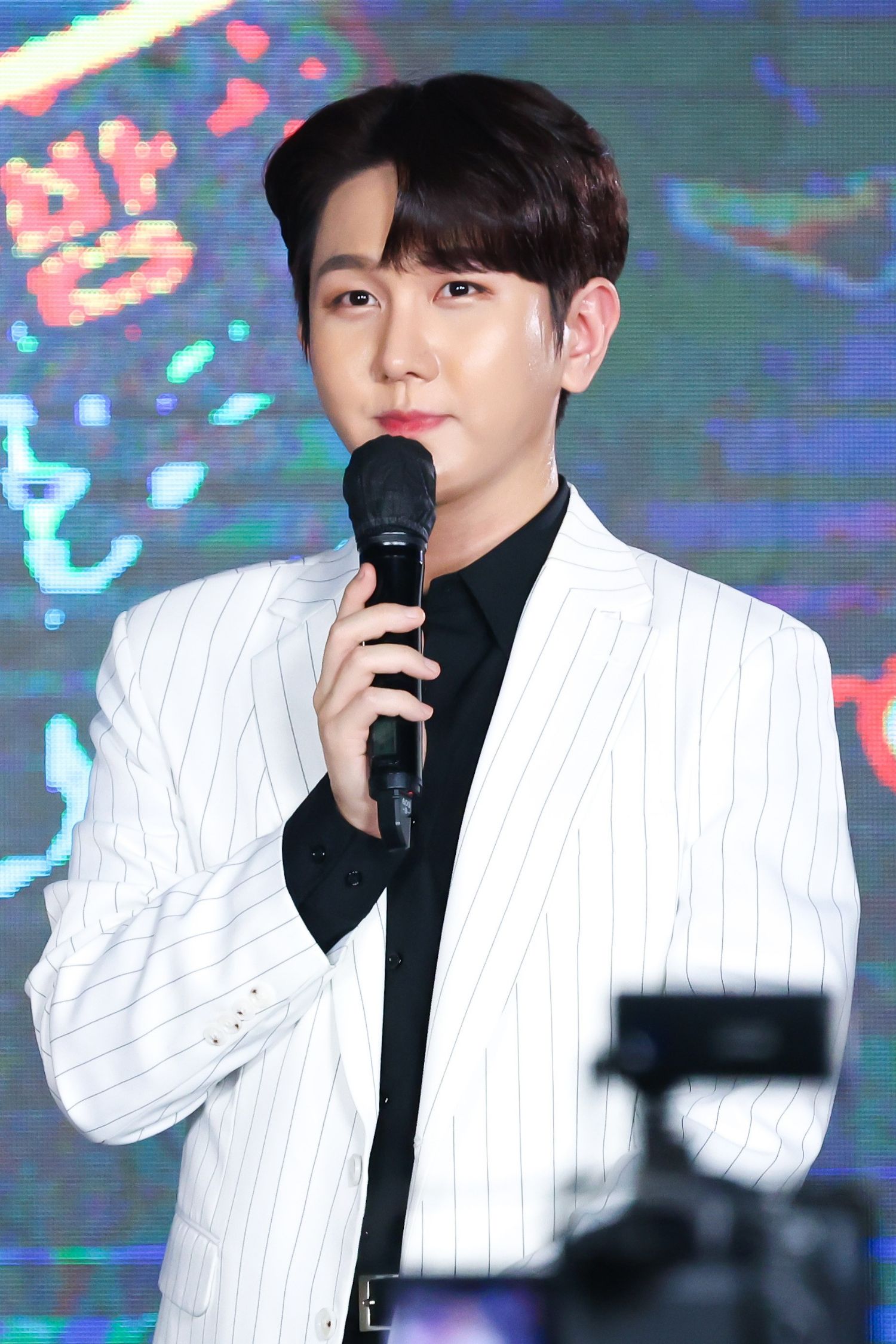 Behind-the-scenes cut of Kim Soochan