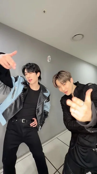 Today's popular wallpaper in Choi Sooho community