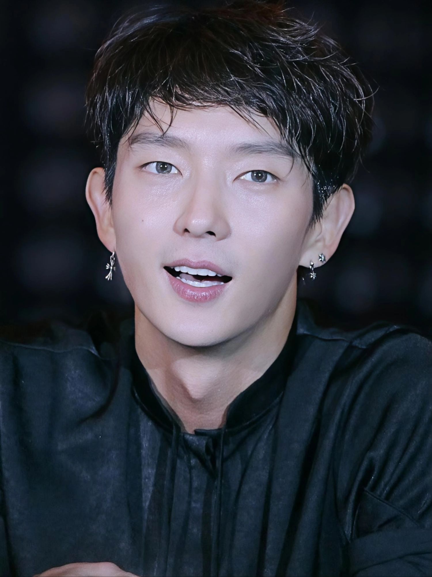 Behind-the-scenes cut of Lee Joongi