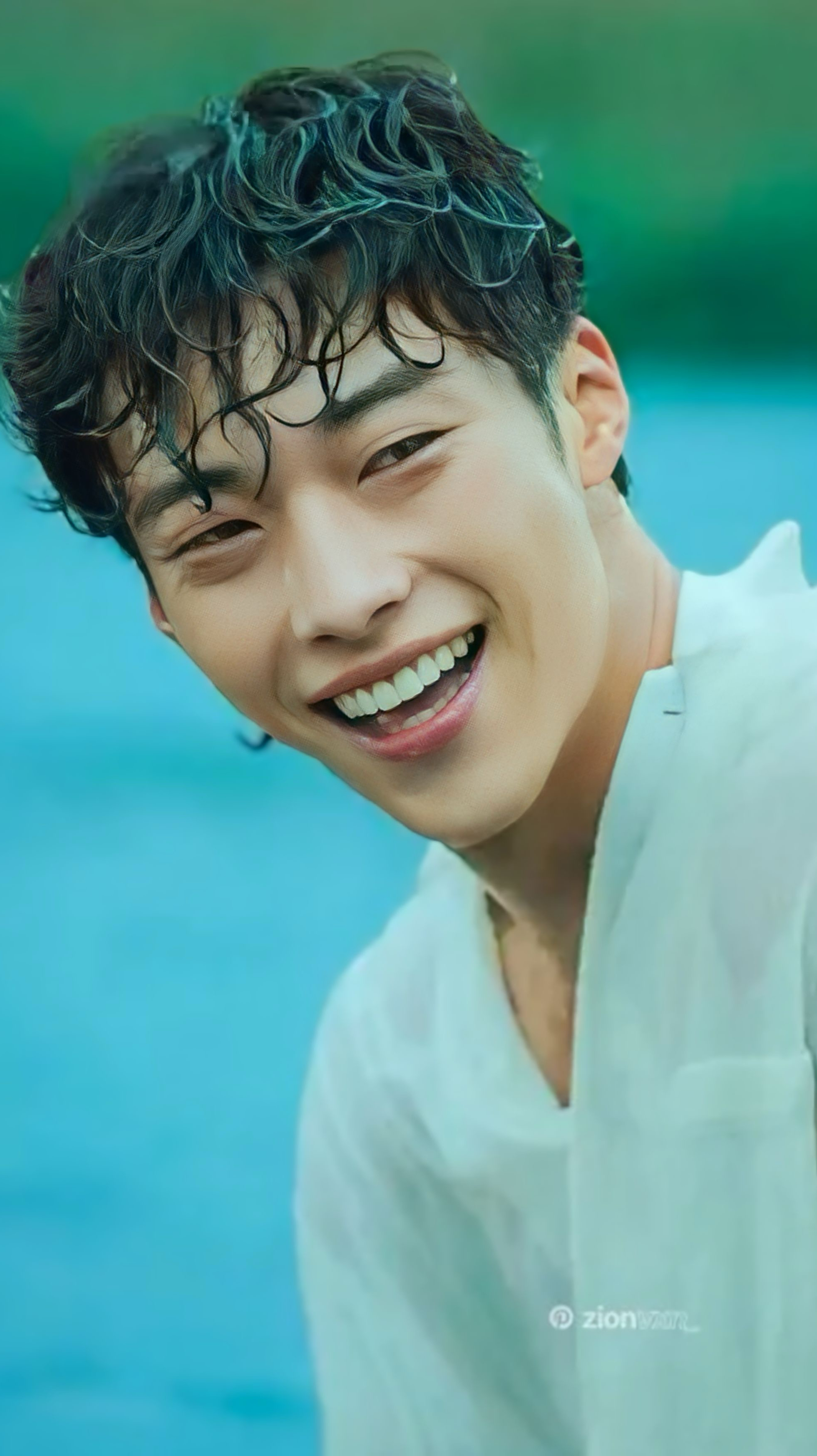 A moment captured by a fan of Woo Dohwan