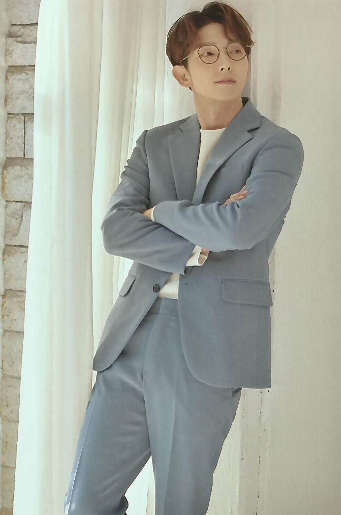 Behind-the-scenes cut of Lee Joongi