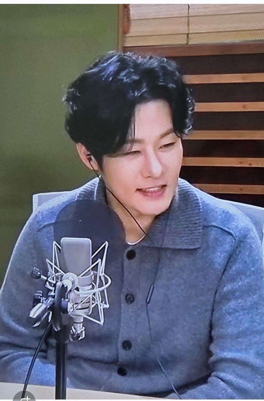 A moment captured by a fan of Kang Moonkyung