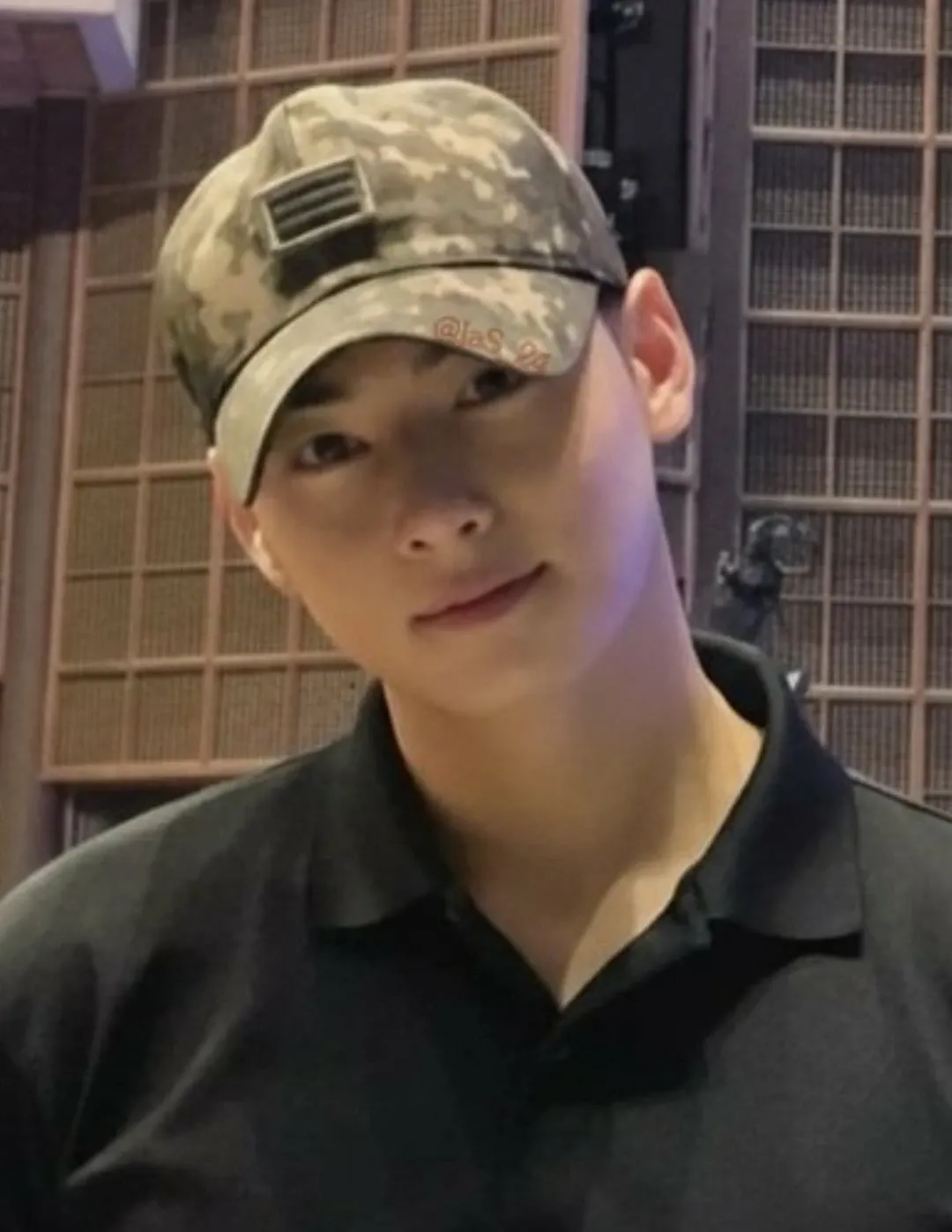 Behind-the-scenes cut of Cha Eunwoo
