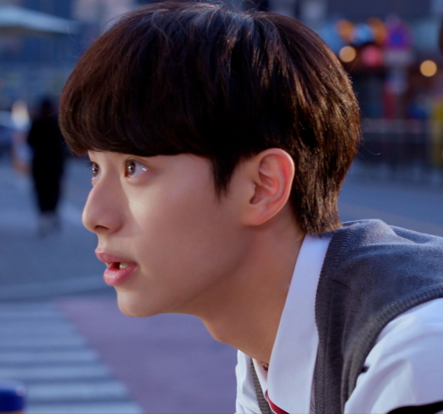 Behind-the-scenes cut of Lee Chaemin