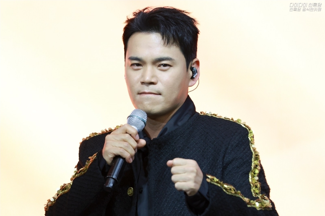 Behind-the-scenes cut of Cheonrokdam