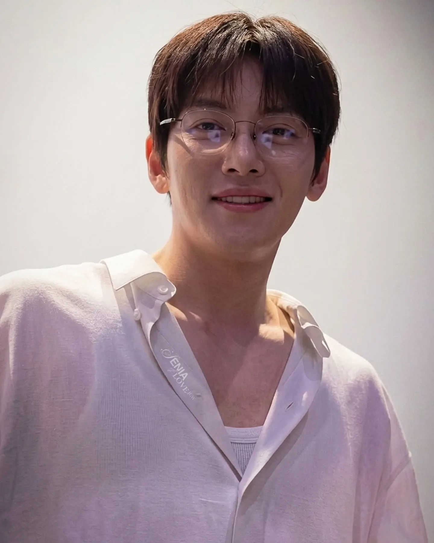 Behind-the-scenes cut of Ji Changwook