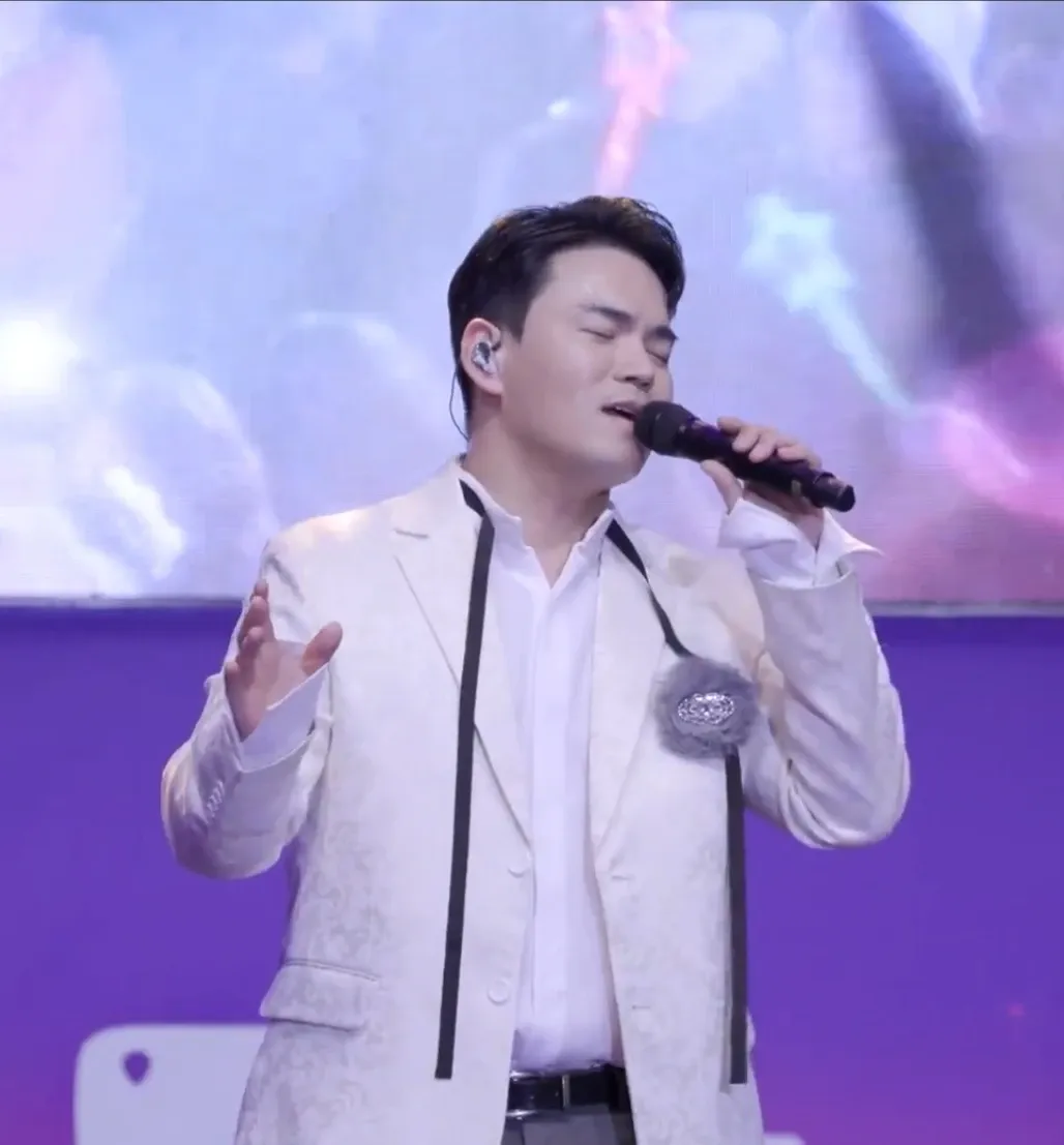 A moment captured by a fan of Cheonrokdam