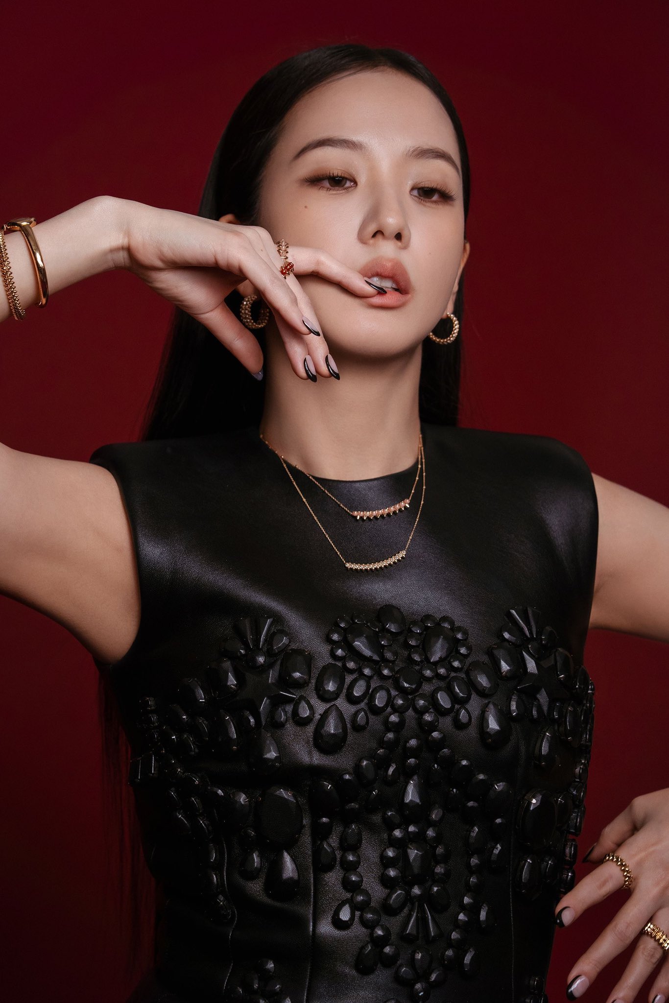 Behind-the-scenes cut of Jisoo (1995)