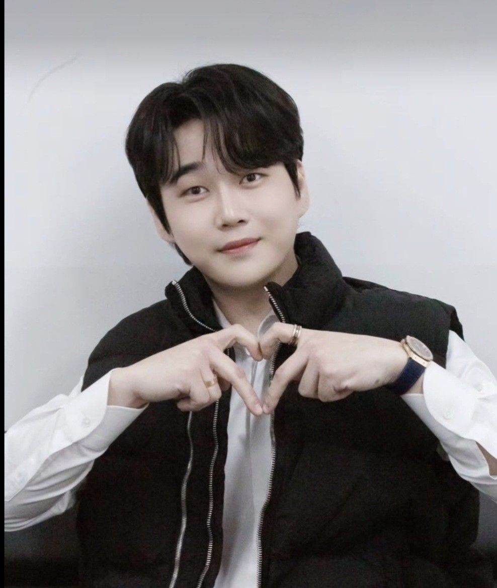 Behind-the-scenes cut of Hwang Youngwoong