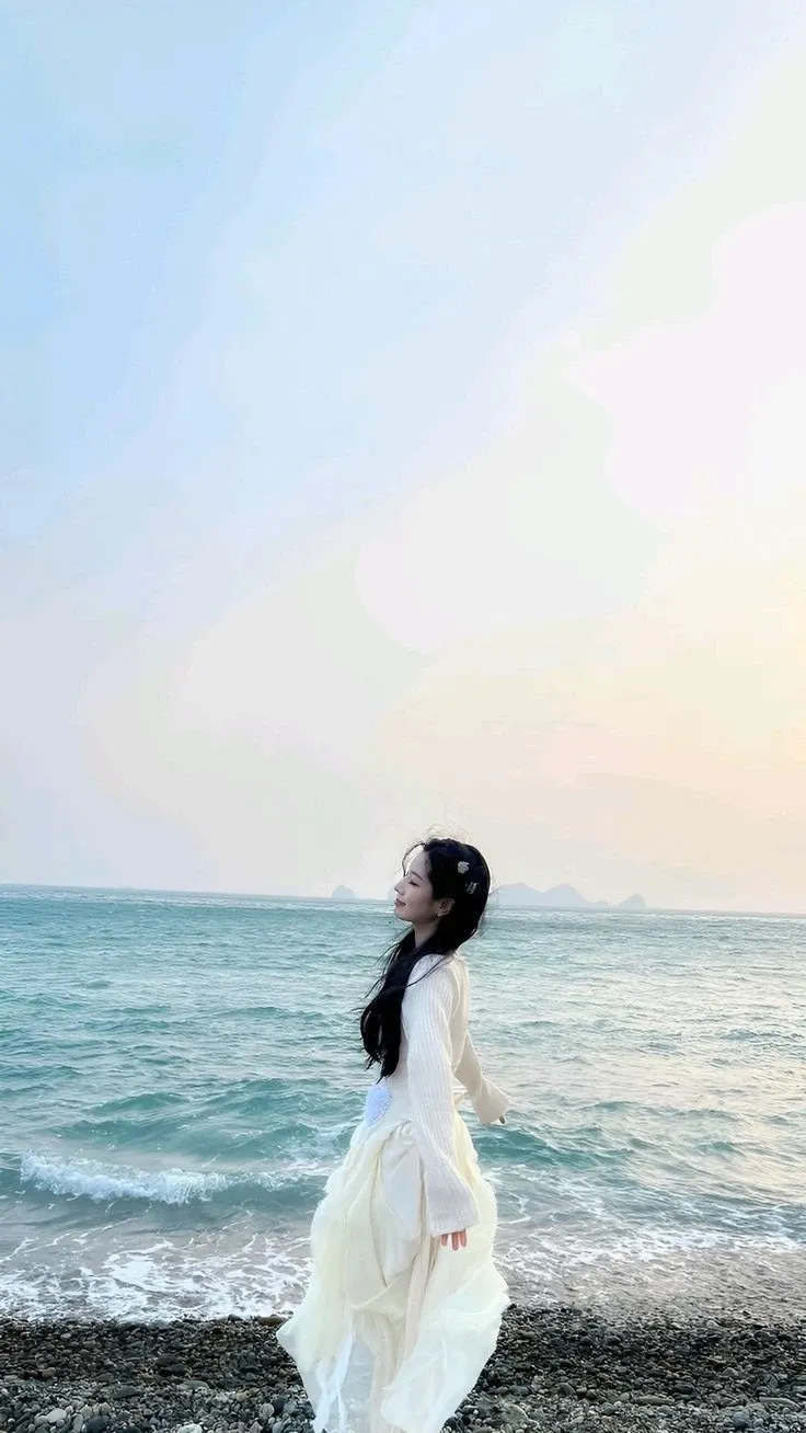Emotional wallpaper shared by fans for Dahyun