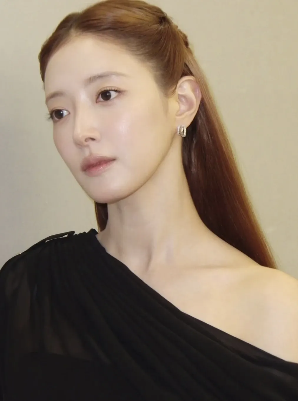 Behind-the-scenes cut of Lee Seyoung
