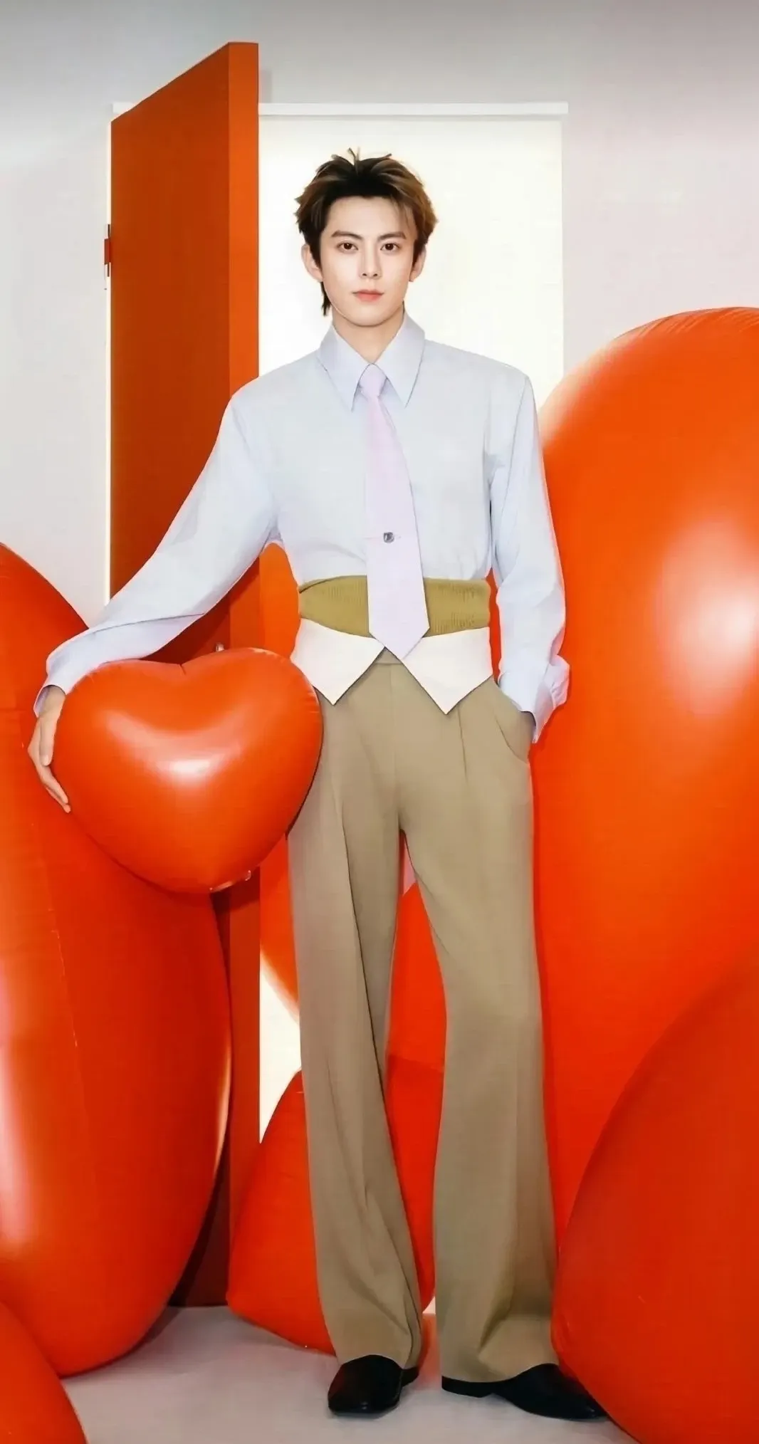 Behind-the-scenes cut of Dylan Wang