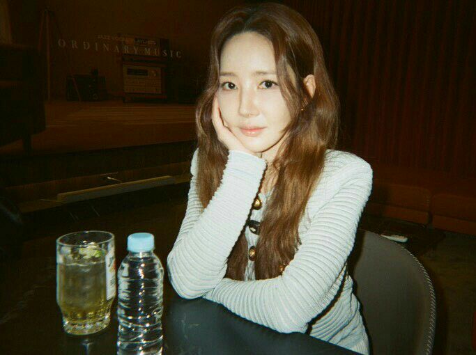 Behind-the-scenes cut of Park Minyoung