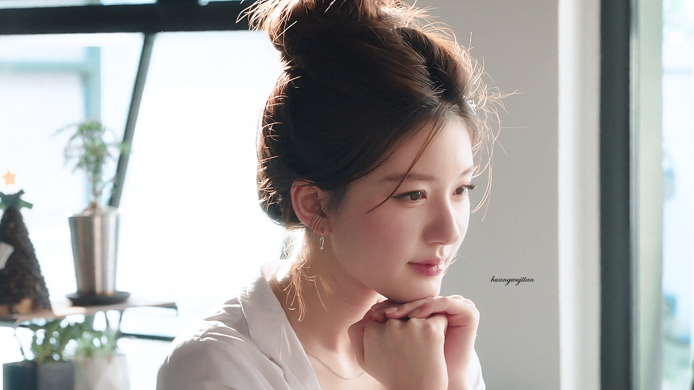 Latest photo of Zhao Lusi