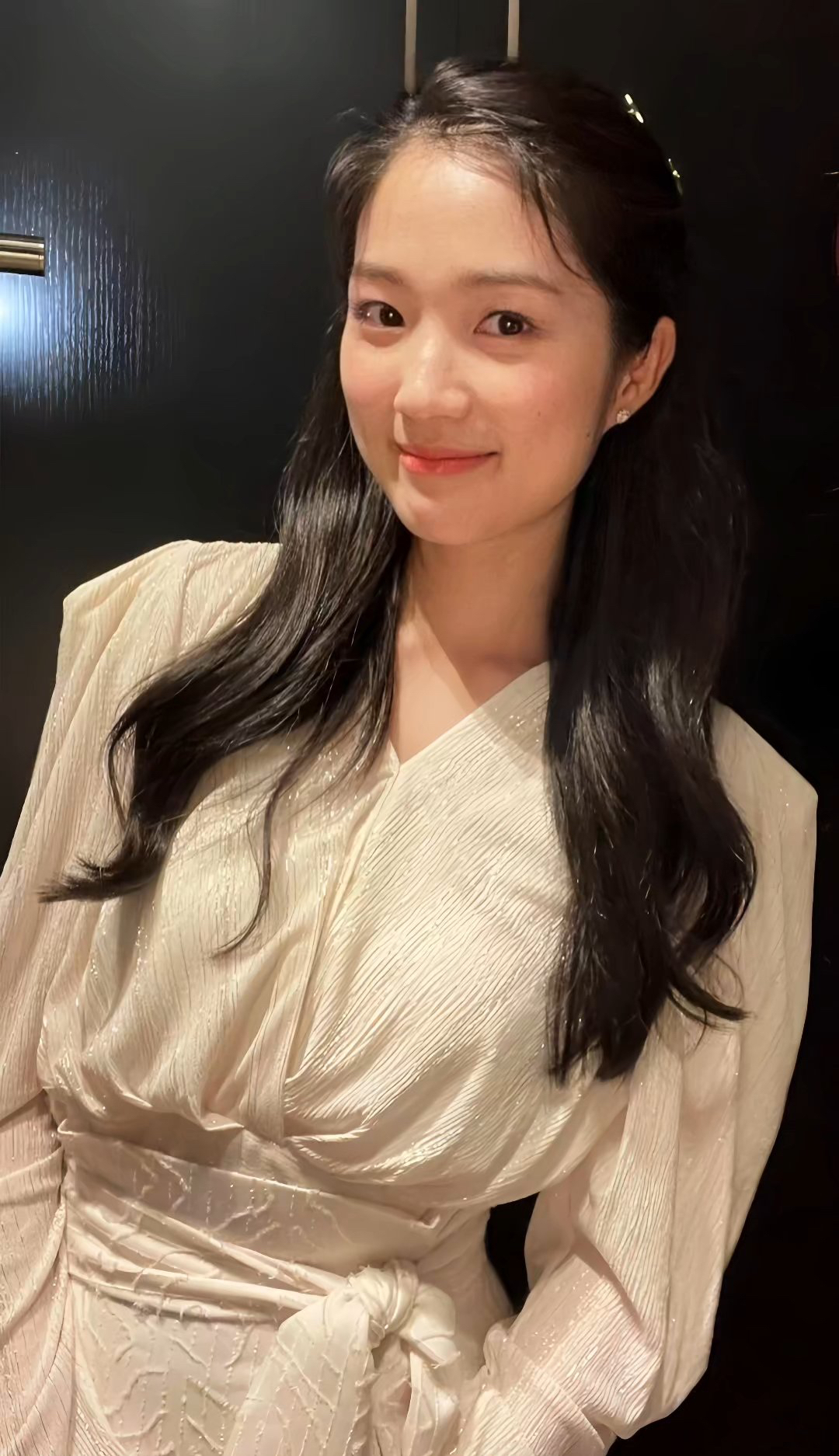 Behind-the-scenes cut of Kim Hyeyoon