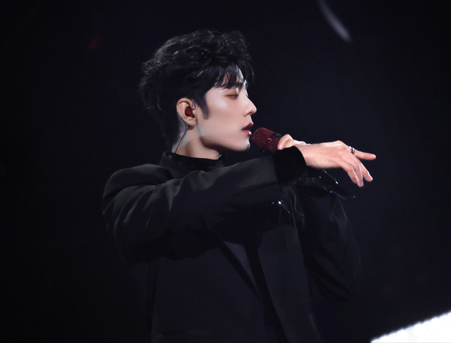 Behind-the-scenes cut of Xiao Zhan