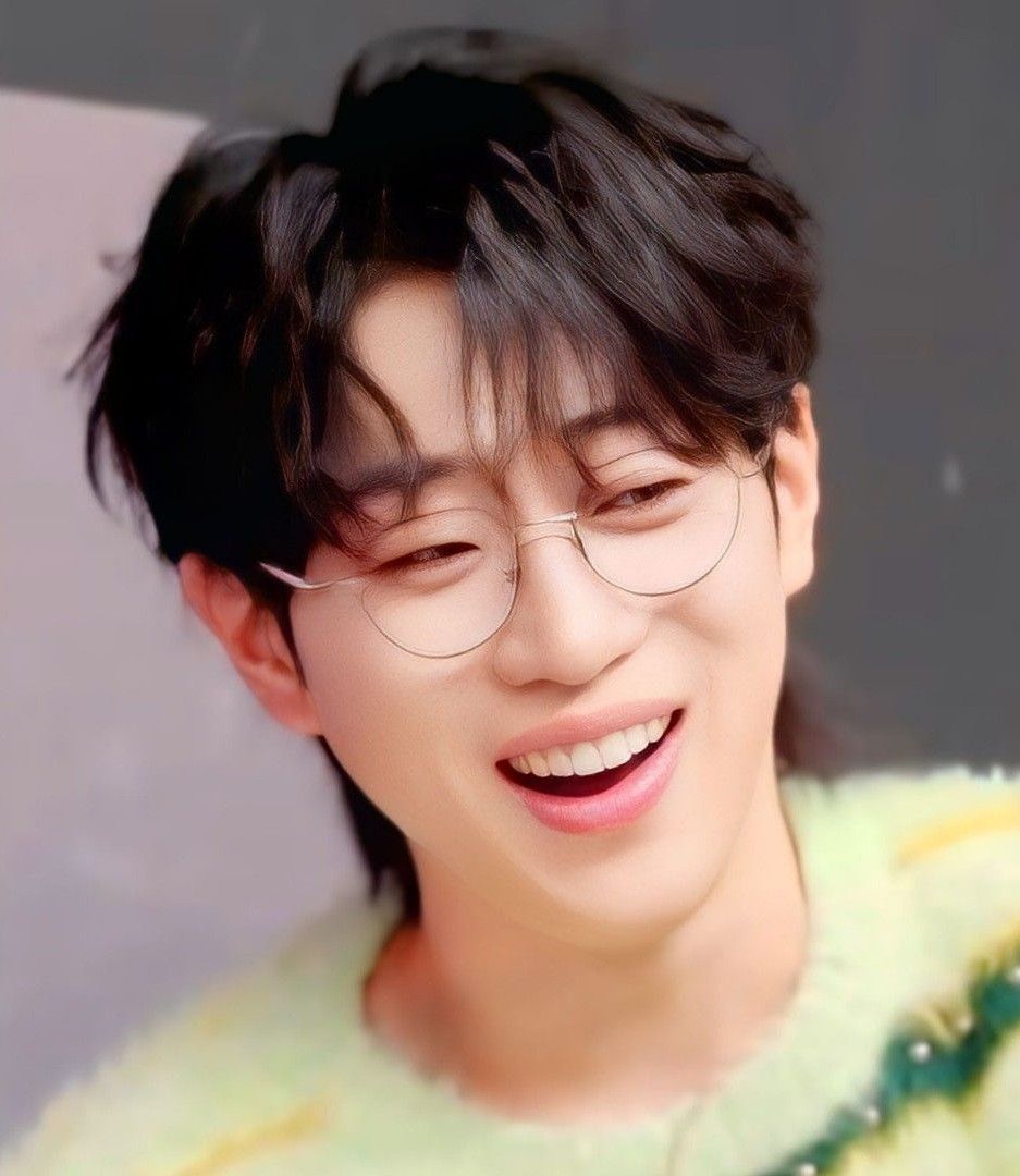 Behind-the-scenes cut of An Sunghoon