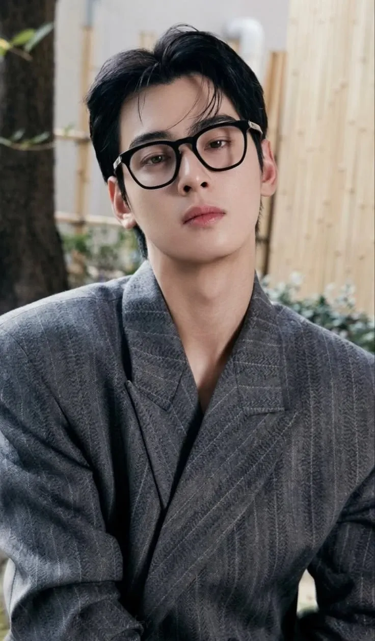 A moment captured by a fan of Cha Eunwoo