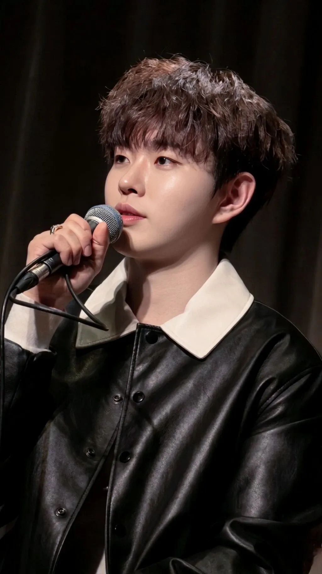 Special wallpaper made by Lee Byeongchan's fans