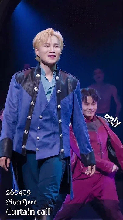 Special wallpaper made by Kim Heejae's fans