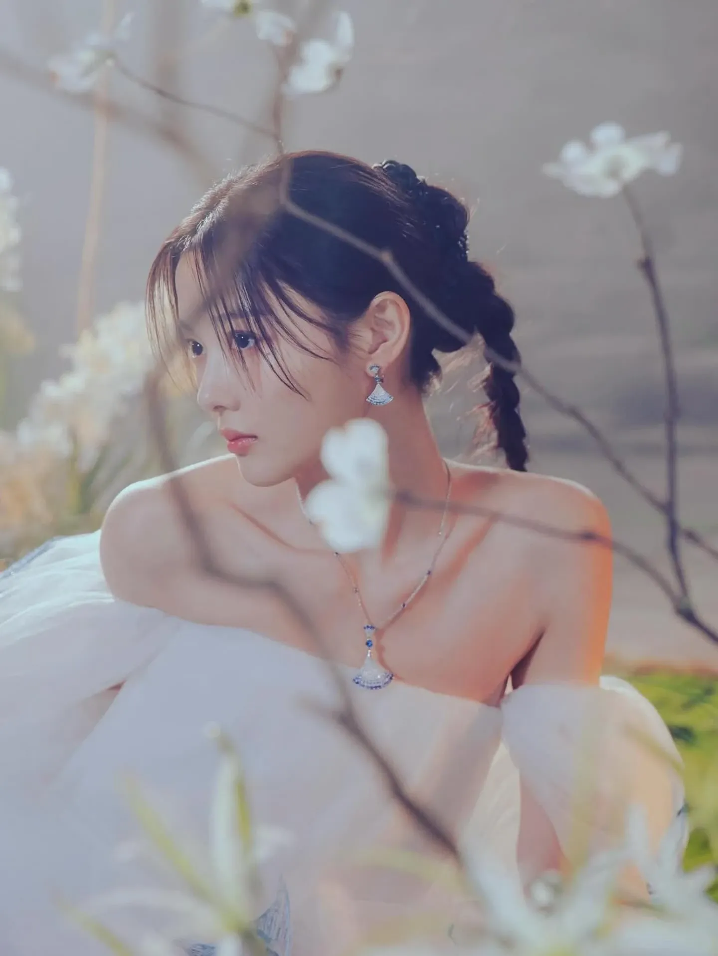 Behind-the-scenes cut of Kim Youjung