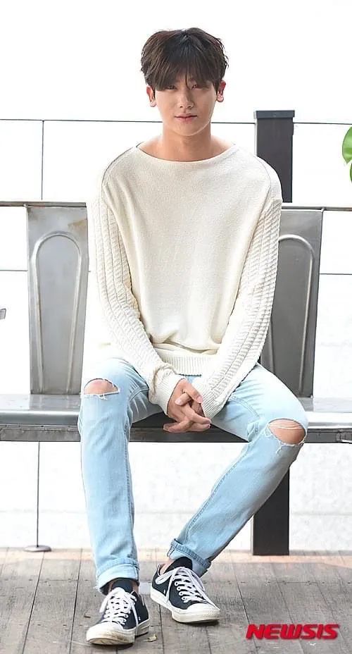 Behind-the-scenes cut of Park Hyungsik