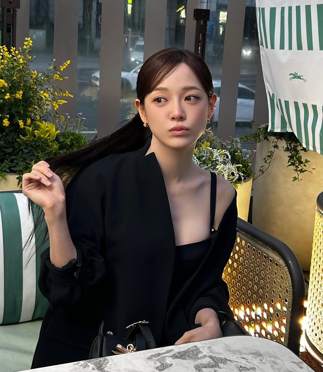 Behind-the-scenes cut of Kim Sejeong