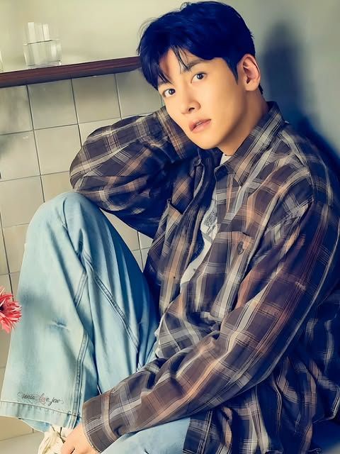 Latest photo of Ji Changwook