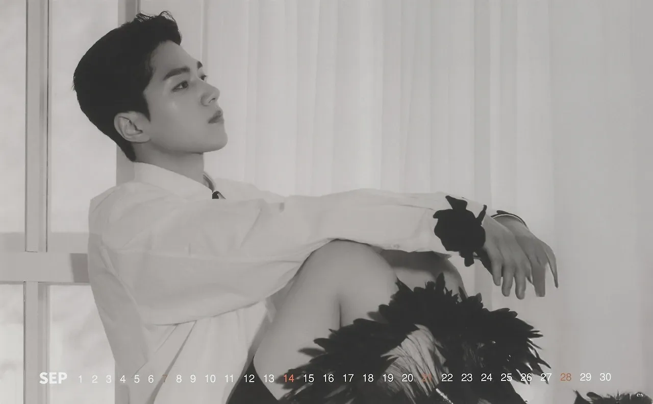 A moment captured by a fan of Kim Myungsoo (L)