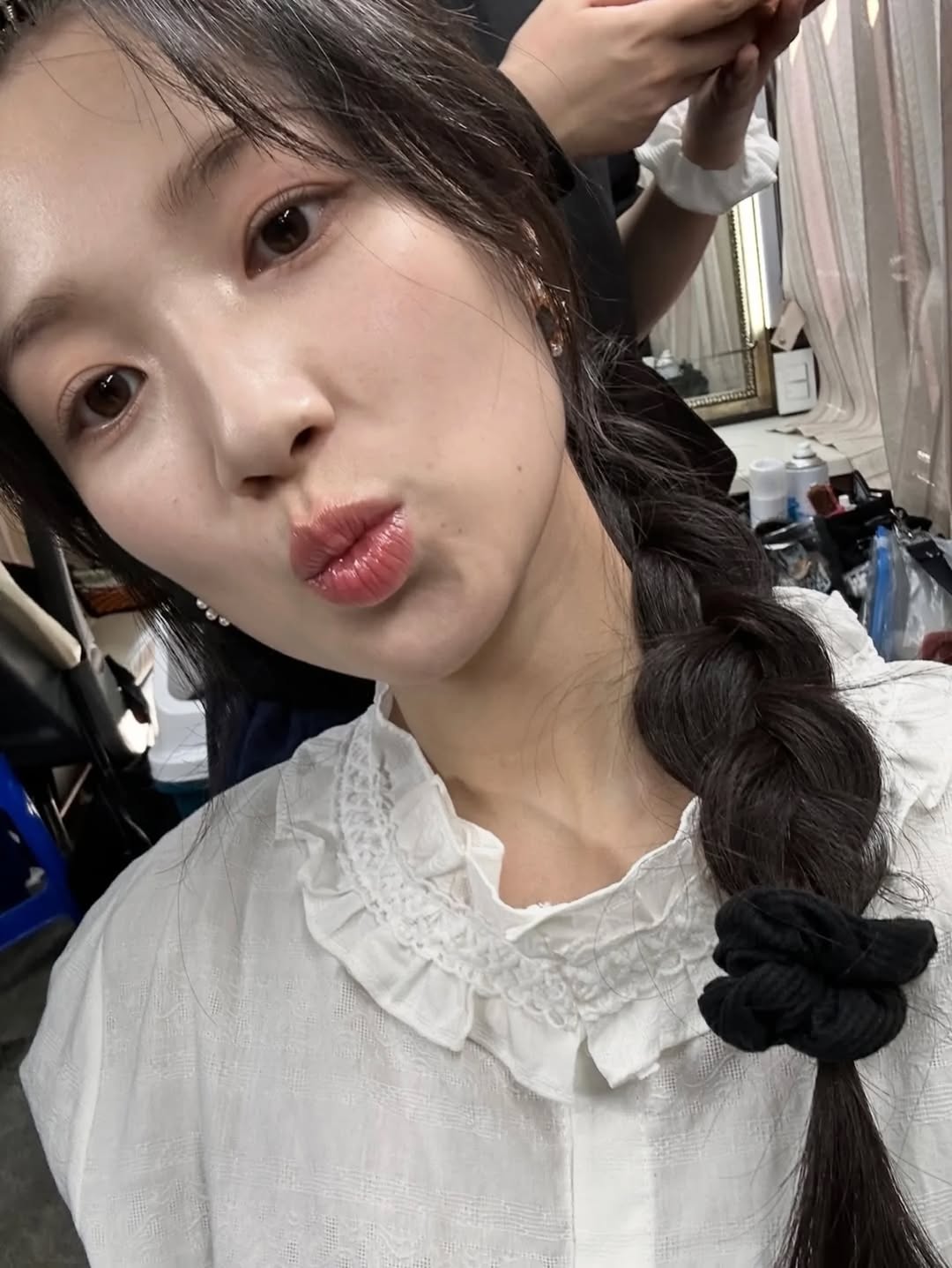 Behind-the-scenes cut of Kim Hyeyoon